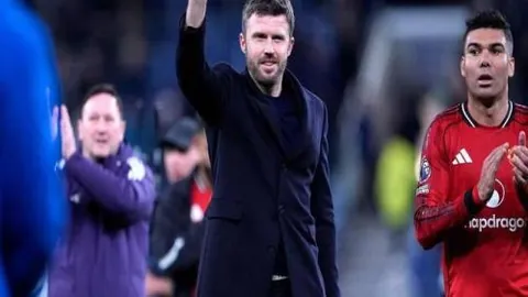 “铁锤帮错失一球憾负喜鹊，红军杯赛力挫群雄夺冠”