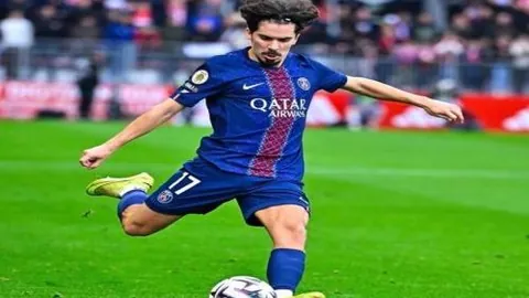 英格兰队首开纪录：里斯-詹姆斯助攻邮票式射门破门